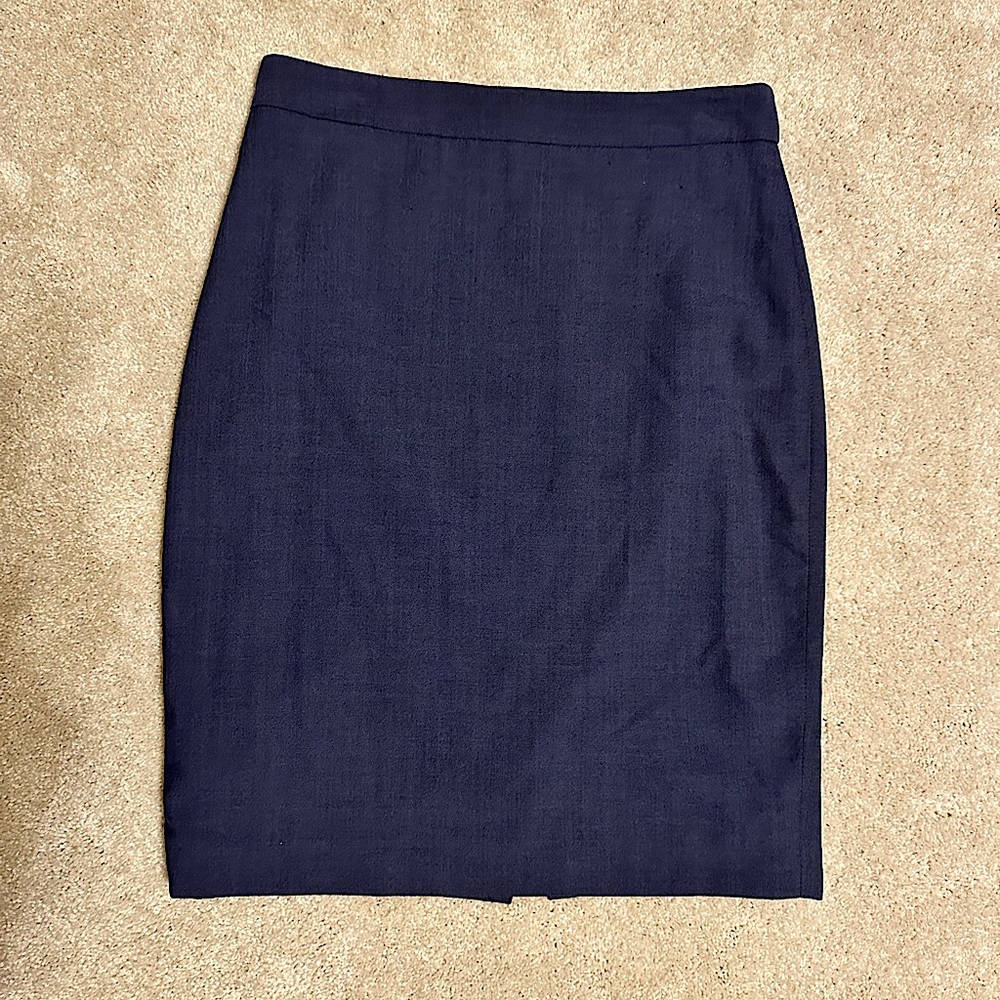Like new Banana Republic wool navy blue pencil skirt
